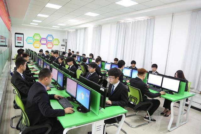 技能+学历!职校生为何在就业市场越来越受欢迎